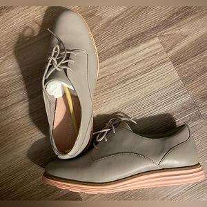 Women’s Cole Haan  original grand gray/pink leather band loafers.Size 5.5B